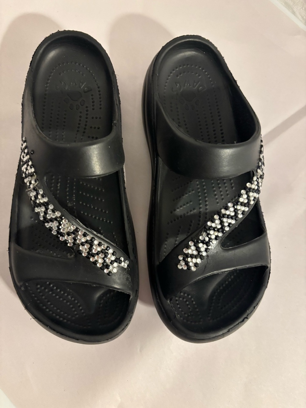 Dawgs Diamond Z-strap Sandals
Size 7 โ39